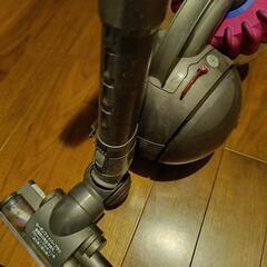 dyson コード式掃除機(少しワケあり)の画像