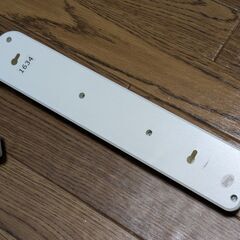 美品☆IKEA 電源タップ 6個口 スイッチ付き アース無 ホワイト 1.5 mの画像