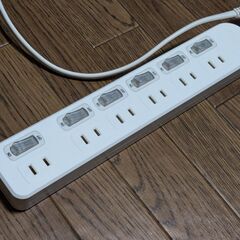 美品☆IKEA 電源タップ 6個口 スイッチ付き アース無 ホワイト 1.5 mの画像