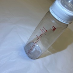 ピジョン　Pigeon 耐熱ガラス　　プラスチック　哺乳瓶　赤ちゃんの画像