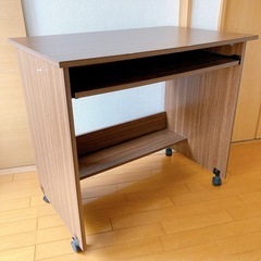 【お譲りします】引き出し付きデスクの画像
