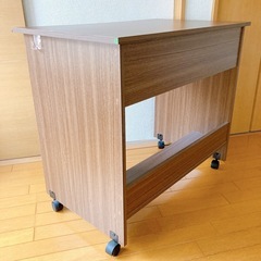 【お譲りします】引き出し付きデスクの画像