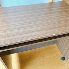 【お譲りします】引き出し付きデスクの画像