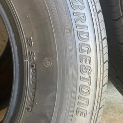 ハイエースタイヤ新車外しの画像