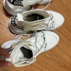 カップルスニーカーの画像
