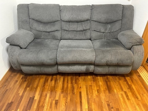 (現在取引中)リクライニング付き3人掛けソファー