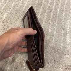 2025.4.3売却完了。オーストラリアブランド。オロトン◾️ダークブラウン レザー 二つ折り財布の画像