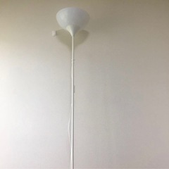 IKEA フロアランプ　ホワイト　間接照明の画像