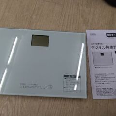 2020年　極上美品　乗るだけで全自動　簡単　デジタル　体重計