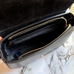 美品❤️オウレンティ ショルダーバッグ FBVENTURARU ブラック イタリアの画像