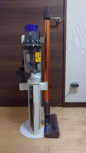 【お値下げ】Dyson Cyclone V10 Fluffy用 フロアドック ＆ ツールセット お近くであればお届け可