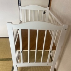 ベビーベッドの画像