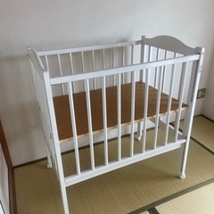 ベビーベッドの画像