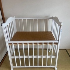 ベビーベッドの画像