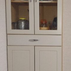 食器棚. 飾り棚. 本棚. いろいろ使えます