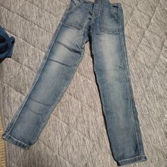 GU　ジーパン　１４０センチ