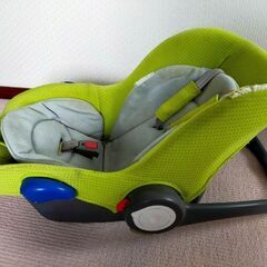 コンビ　ベビーシート　新生児から　チャイルドシート