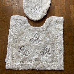 トイレマットと便器フタカバー