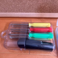 コルクボード　カラー画鋲　工具セットの画像