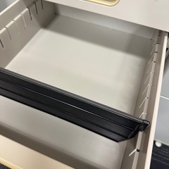 【ジャンク扱い】2台キャスター付きキャビネットの画像