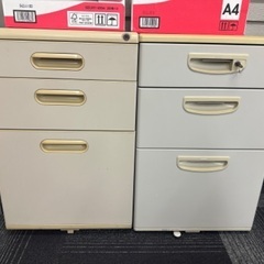 【ジャンク扱い】2台キャスター付きキャビネット