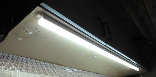 一体型ＬED直管　ライト　ロング　１２０ｃｍ　昼光色　ショーケース　店舗照明　蛍光灯の代わりにいいかがでしょうか