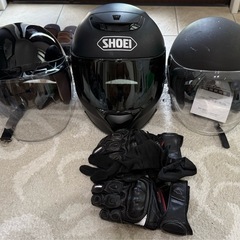 ヘルメットとグローブまとめ売りの画像