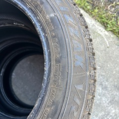 タイヤ　BRIDGESTONE  BLIZZAK  VRX 175/65  R15   2019年製  冬タイヤ　4本の画像