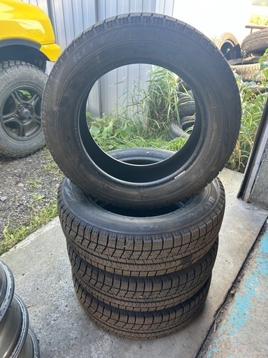 タイヤ　BRIDGESTONE  BLIZZAK  VRX 175/65  R15   2019年製  冬タイヤ　4本