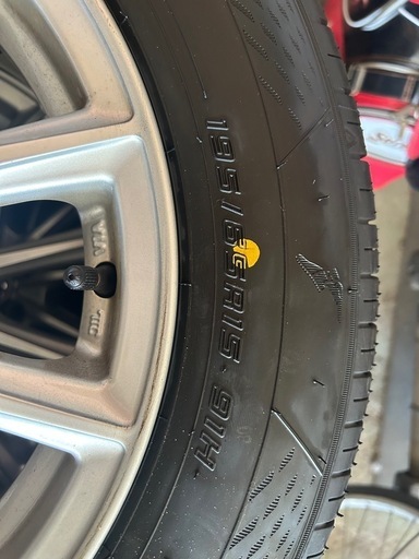 プリウス新品タイヤ4本ホイール付き