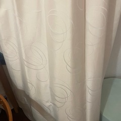 クリーム色 抽象模様 ドレープカーテン フック式の画像
