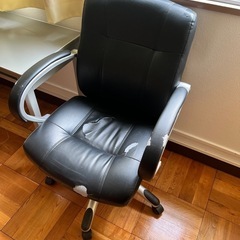 無料！座り心地のよいオフィスチェア　少し破れ有の画像