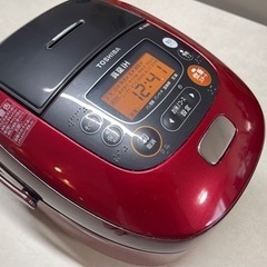 TOSHIBA 真空IH かまど炊き　炊飯器　レッド