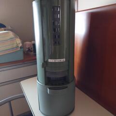 タッパーウェアー米びつと台セット