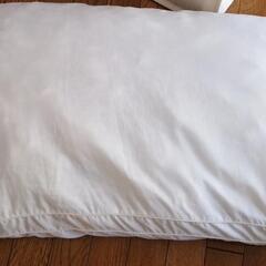 枕　使用感あります