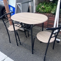 小型のテーブル&椅子2脚