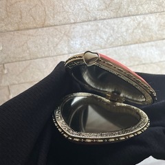 ハート型刺繍入り手鏡　ミニ鏡の画像