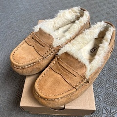 UGG