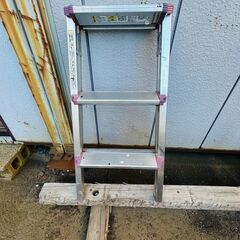 脚立！！小さめなのでお家の中でも使えます♪の画像