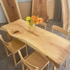 (爆安) 白栃　一枚板テーブル　杢あり　新品／未使用の画像