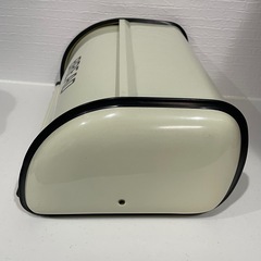 salut! ブレッドボックス　ケースの画像