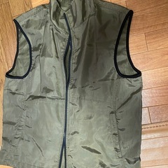 ファスナー付きベスト