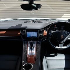 検査6年12月パナメーラ後期型 スポーツクロノPKG/エントリードライブ/バネサス/HDDナビ/地デジ/360度カメラ/黒革シート/電動リアスポイラーの画像