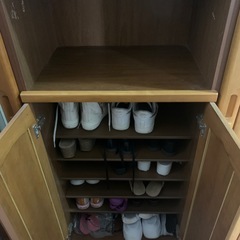 大きな靴収納(鏡付き)の画像