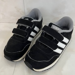 adidas アディダス　スニーカー　