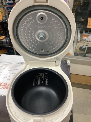 23年製❗️炊飯器 マイコン式 3合炊き 50銘柄炊き RC-MGA30-W 極厚火釜　　リサイクルショップ宮崎屋　佐土原店　24.1