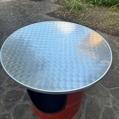 ドラム缶テーブルの画像