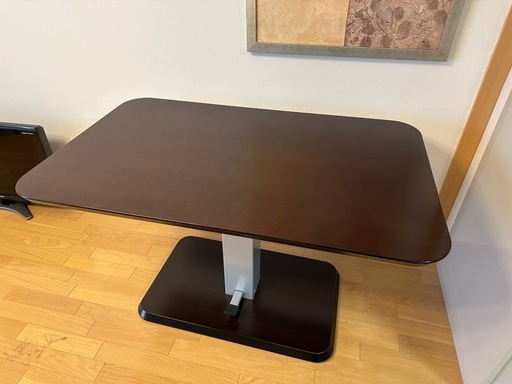 昇降式ダイニングテーブル木製　ダークブラウン　リビングダイニングに　木製　ニトリ