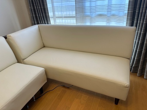 リビングダイニング３人用ソファー　幅160　合成皮革　オフ白　木製フレームこげ茶