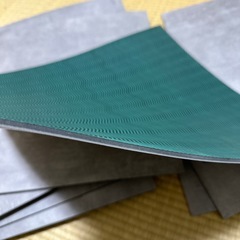 フロアタイル　20枚＋切れ端の画像